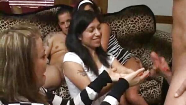 பூட்டிலிஷியஸ் கருப்பு ஹேர்டு MILF ஜெனிபர் டார்க் ஸ்டட் டிக் ரைட்ஸ்